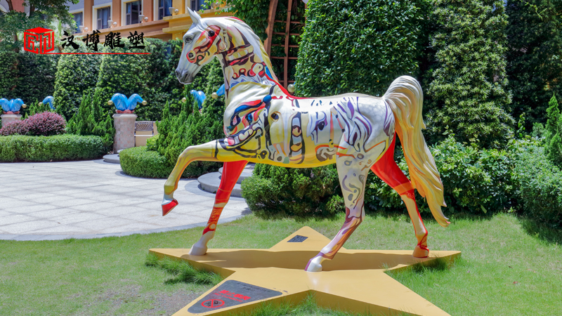 馬雕塑_大型馬雕塑_玻璃鋼馬雕像_馬雕像定制_戶外雕像制作