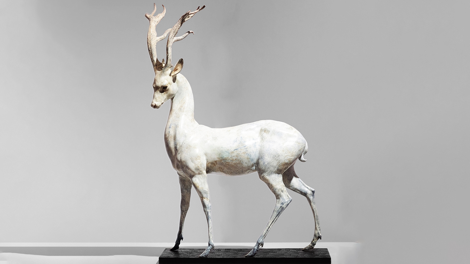 鹿主題雕塑，鹿的象征